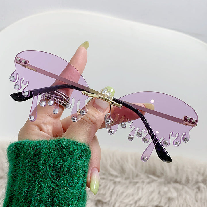 Ladies striking sunglasses in fluid design Stornfield