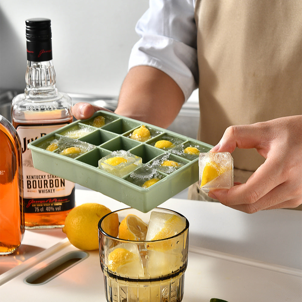 Silicone ice cube tray with practical storage box Stornfield