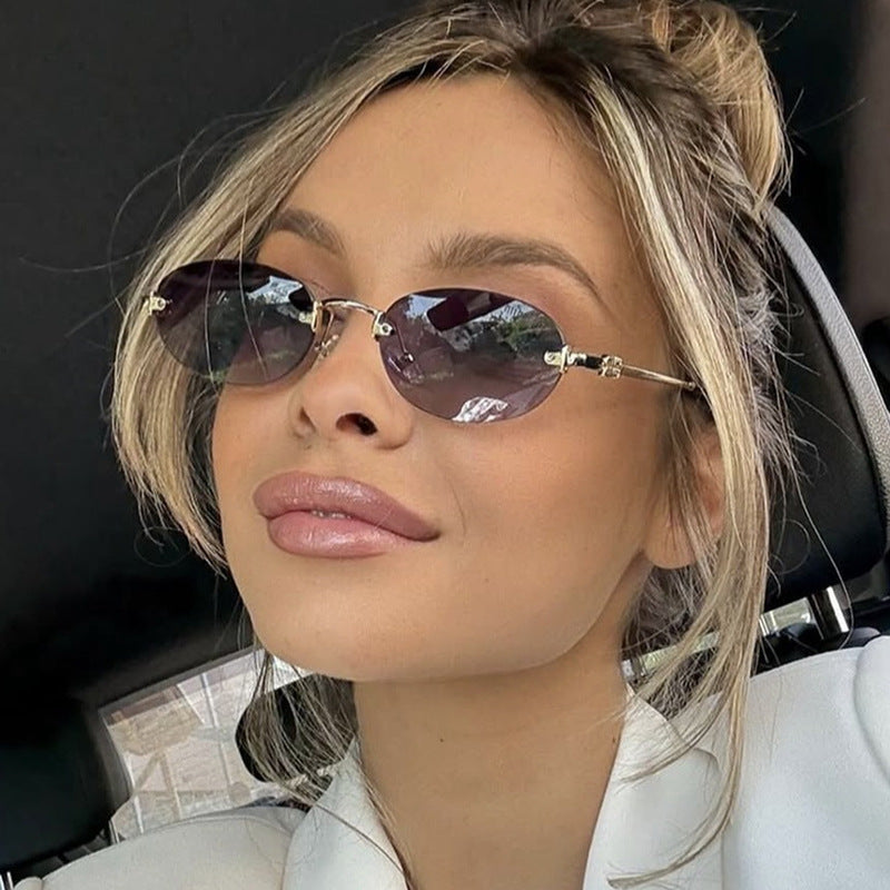 Women's fashion sunglasses with oval frame and elegant accents Stornfield