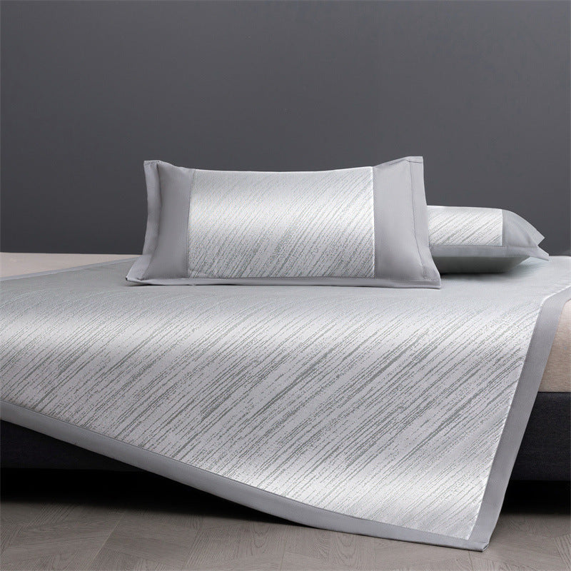 Women's Luxurious Bedspread with Elegant Two-Tone Design Stornfield