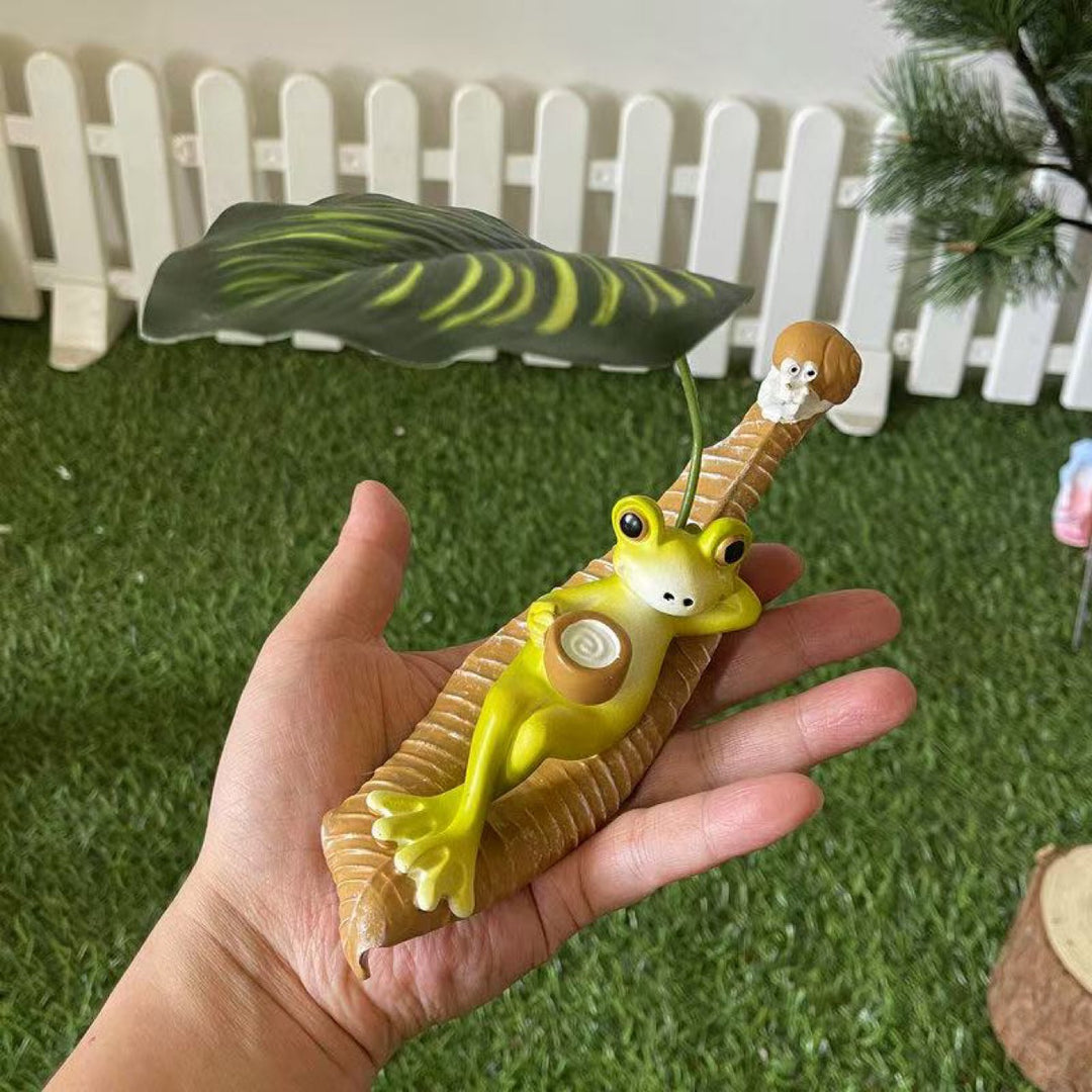 Funny frog figure with leaf decor Stornfield