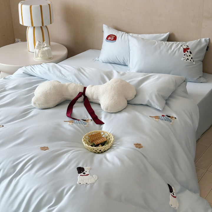 Reversible children's bedding set with embroidered dog motifs and silky soft cotton satin