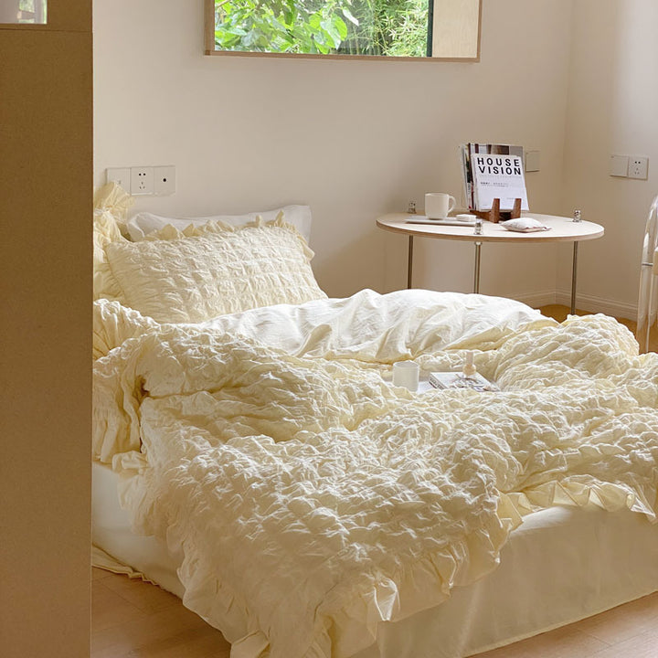 Luxurious crinkle bedding set with ruffle and washed cotton-linen blend