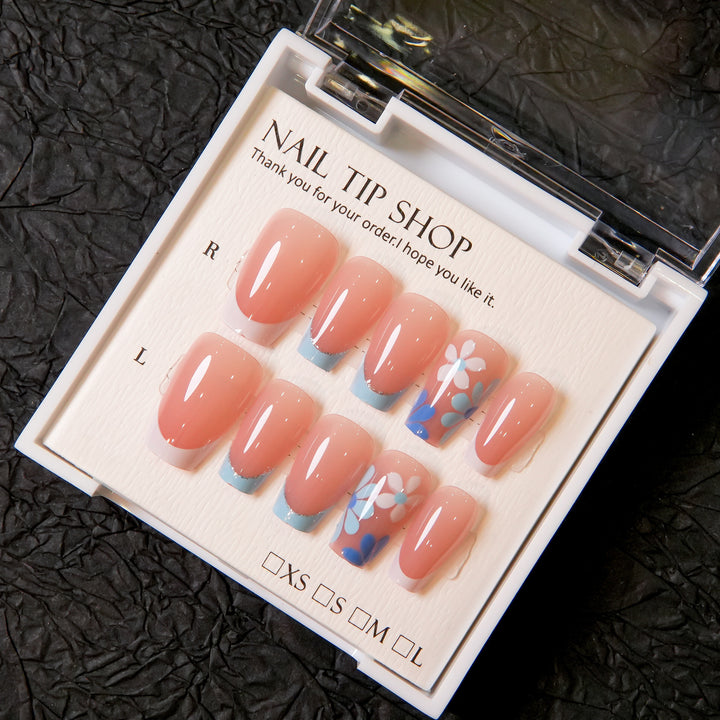 Press-On Nail Art Set with Elegant Floral Designs