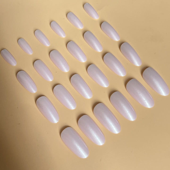 Elegant Almond Shaped Press-On Nail Extensions Stornfield