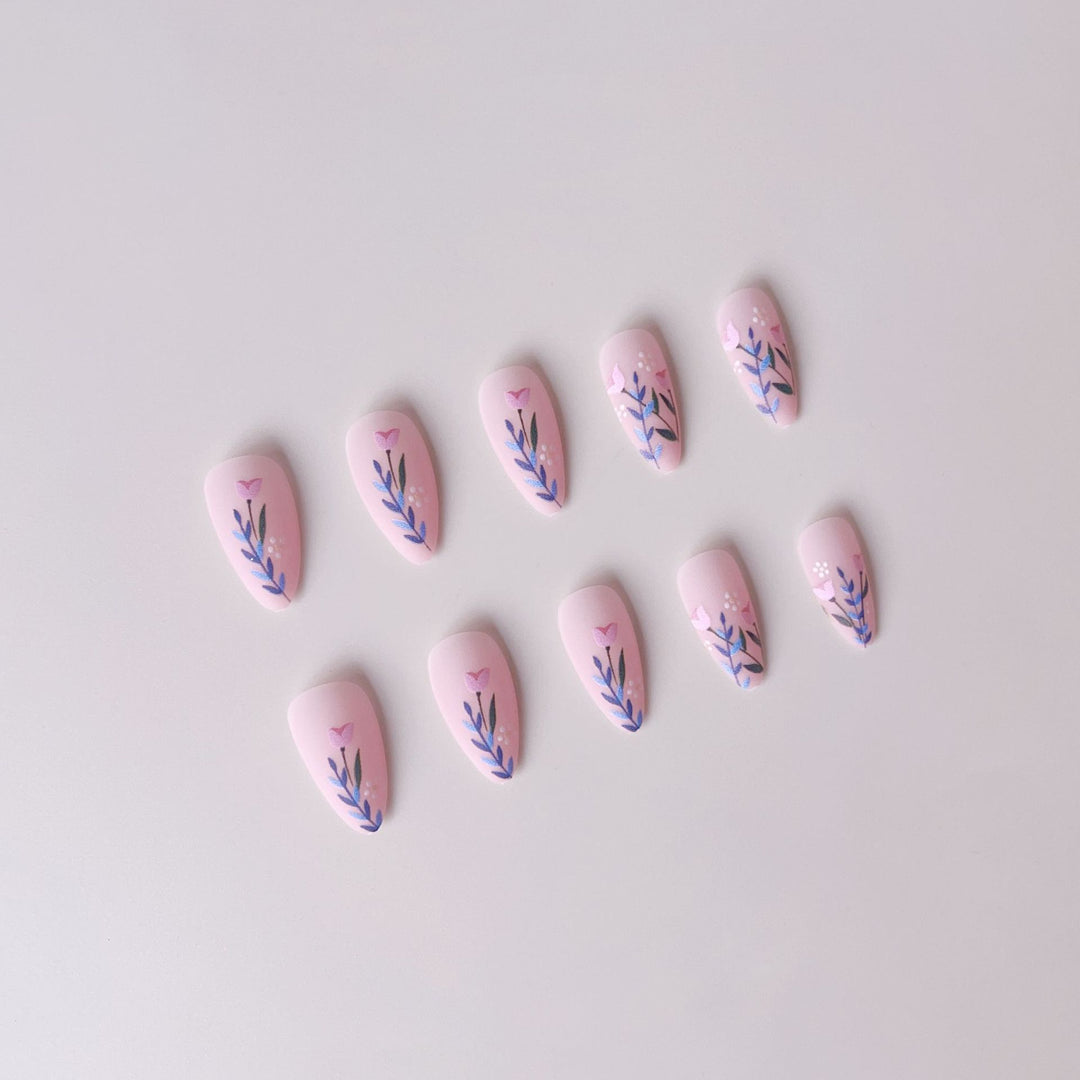 Artificial nail set with floral motifs and embellished accents Stornfield