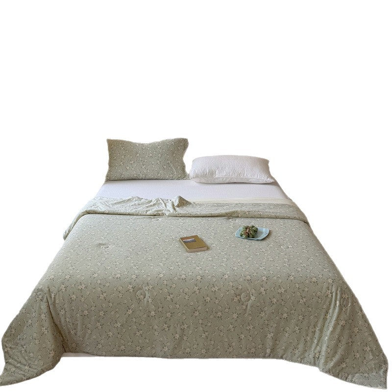 Children's bedding set made of cotton mix with quilted lightweight blanket and star cartoon motif