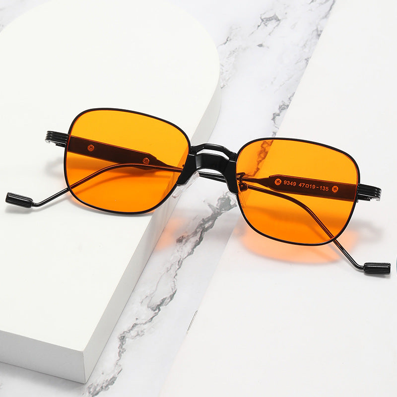 Fashionable Retro Sunglasses with Square Frame Stornfield