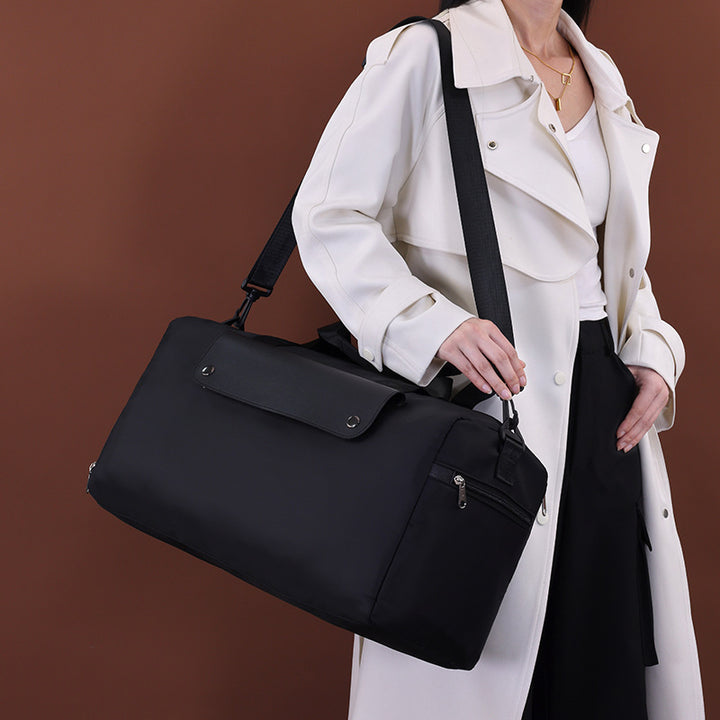 Travel bag with practical compartment design and detachable shoulder strap Stornfield
