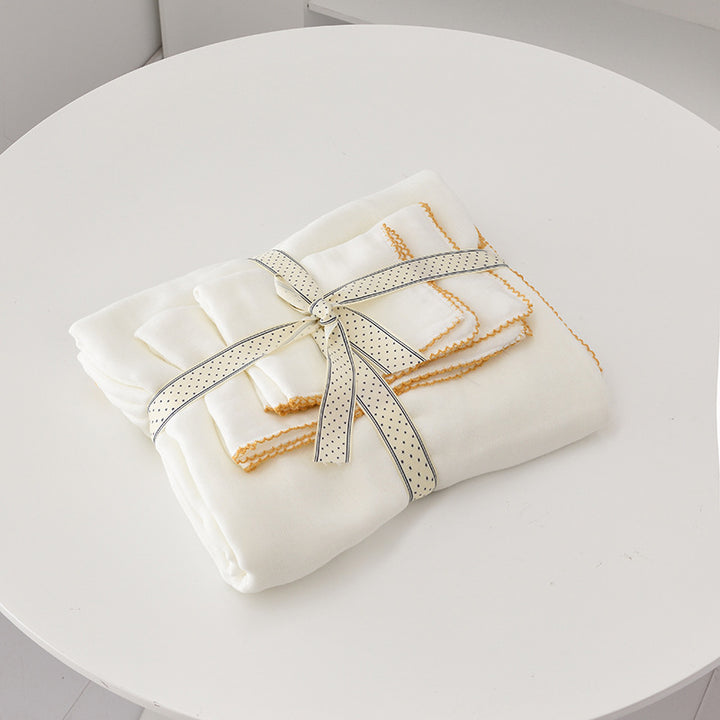 Baby cuddle cloth made of double-layered cotton muslin with fine decorative lace