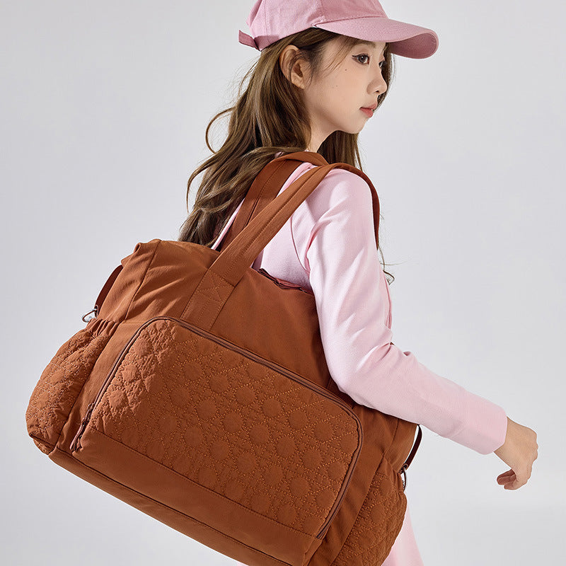 Sporty travel bag with innovative compartment design Stornfield