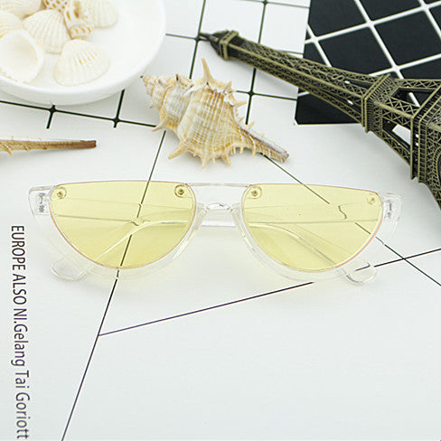 Women Cat-Eye Glasses with distinctive frame and mirrored lenses Stornfield