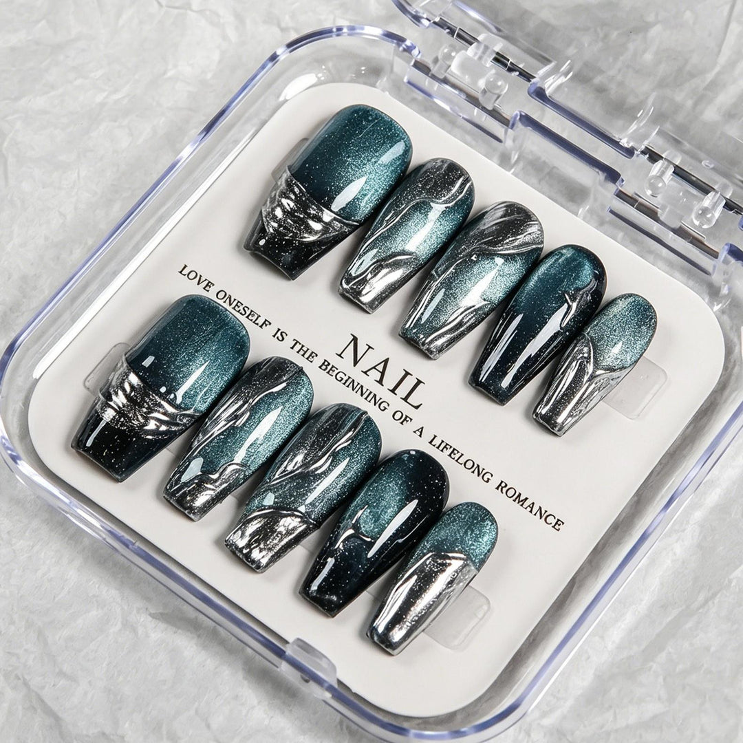 Artistic Press-On Nail Tips with Gradient Design