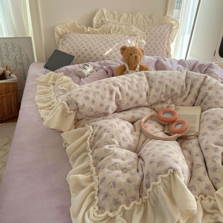 Floral Patterned Ruffled Comforter Set