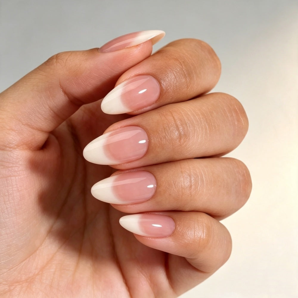 Artificial nails in elegant French-tip design Stornfield