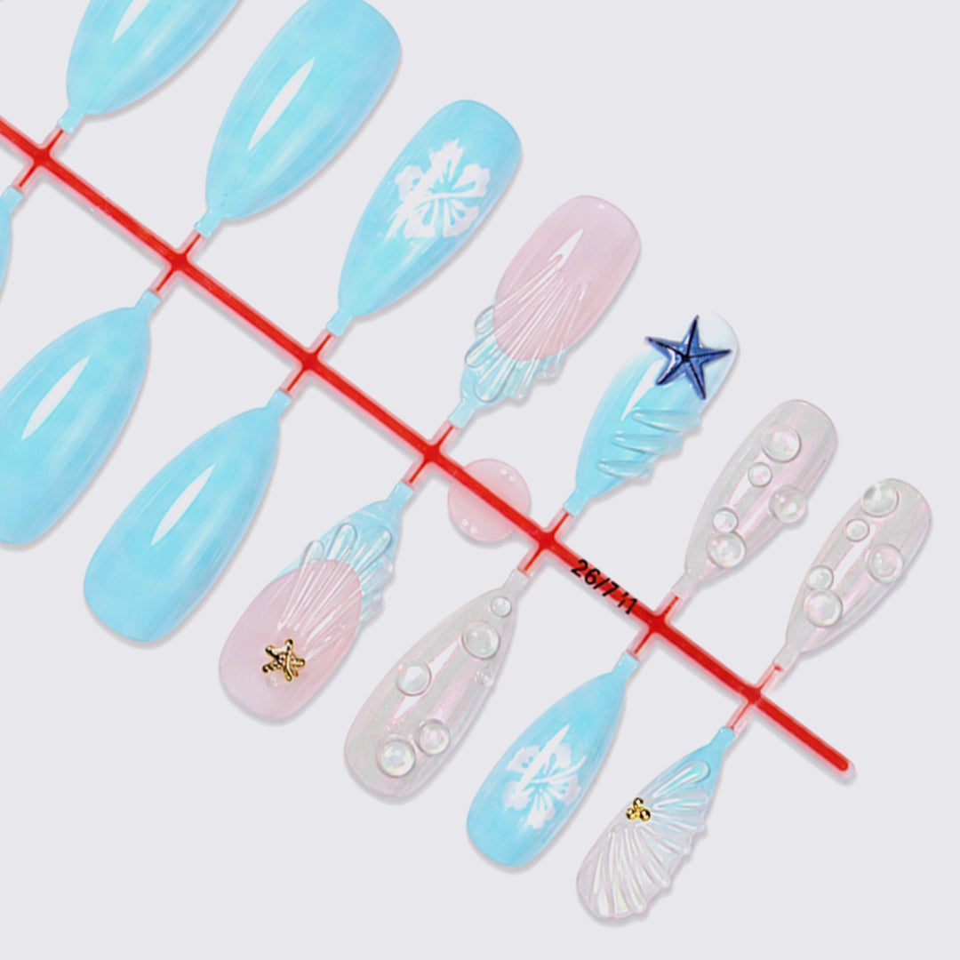 Artificial nail set with maritime motifs and delicate accents Stornfield