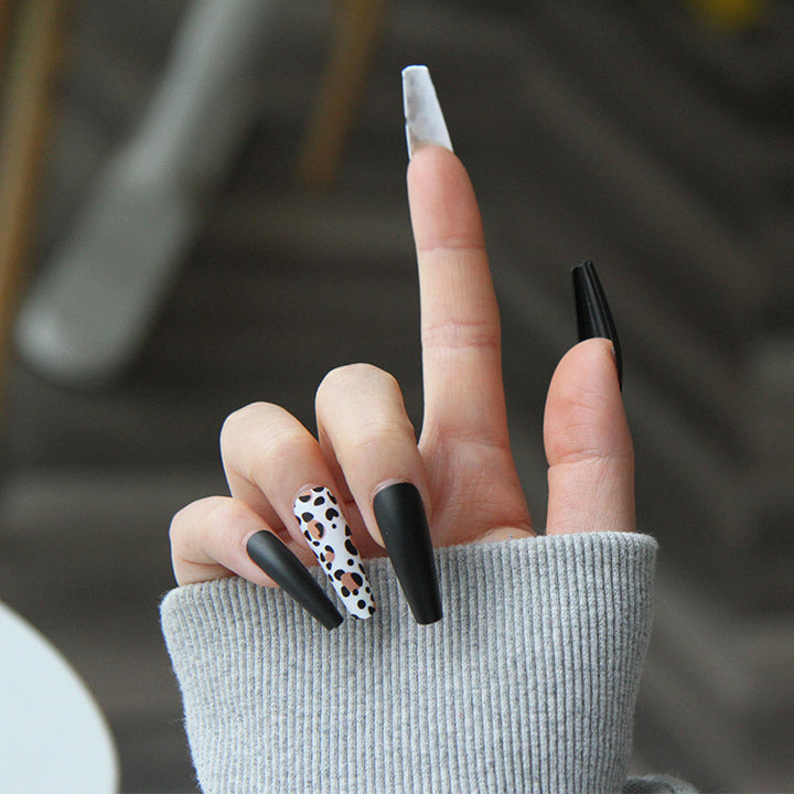 Artificial nail set with trendy leopard pattern and elegant matte finish Stornfield