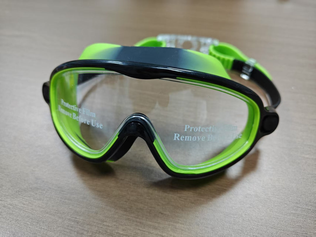 Swimming mask with wide field of vision and UV protection Stornfield