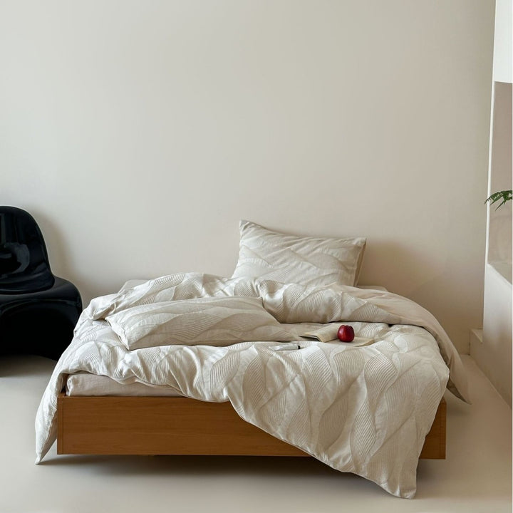 Bedding set made of cotton satin with organic wave print