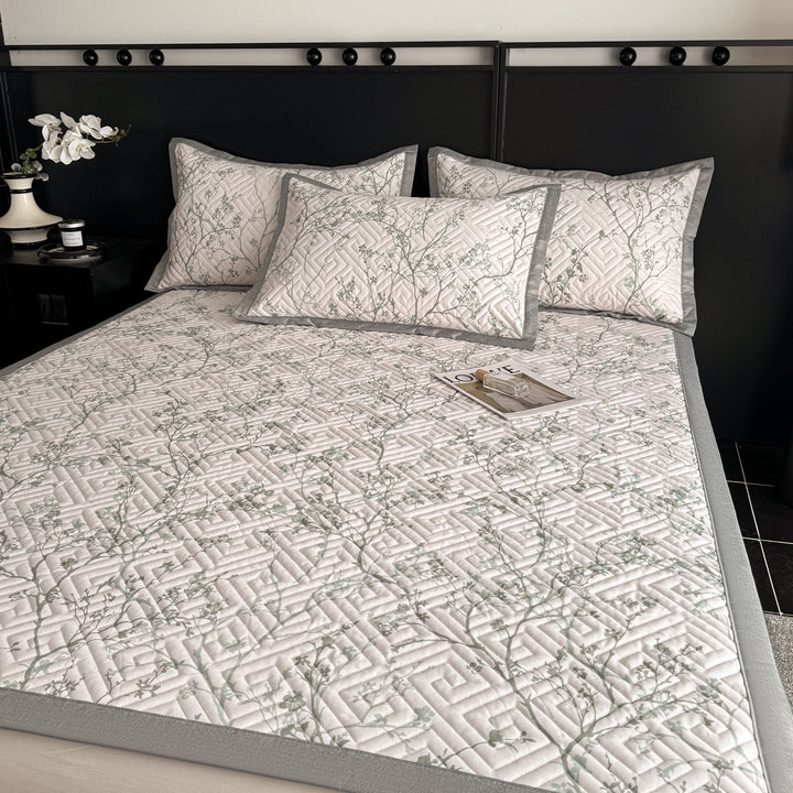 Quilted bedspread and pillow set with geometric striped quilting