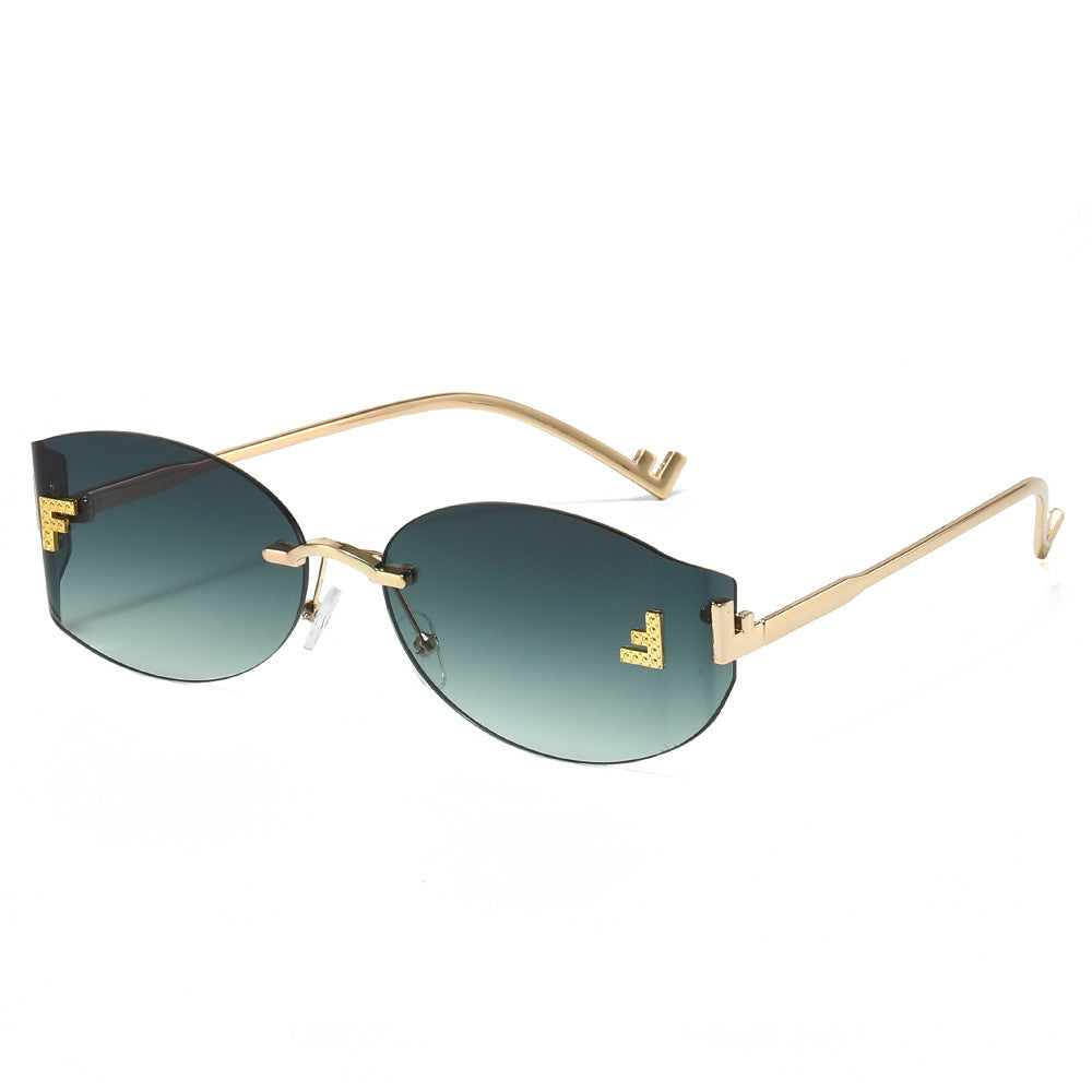 Elegant Winged Sunglasses Stornfield
