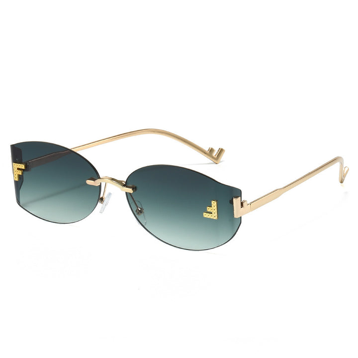 Elegant Winged Sunglasses Stornfield