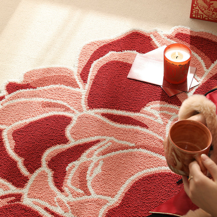 Floral shaped rug with hand-tufted structure and non-slip underside