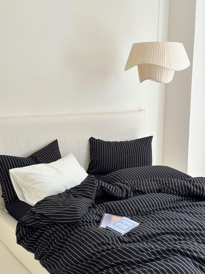 Duvet cover set made of cotton percale with fine pinstripe