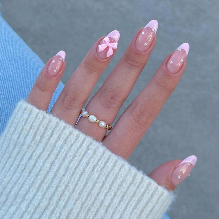Artificial nail set with delicate bow and glitter accents Stornfield