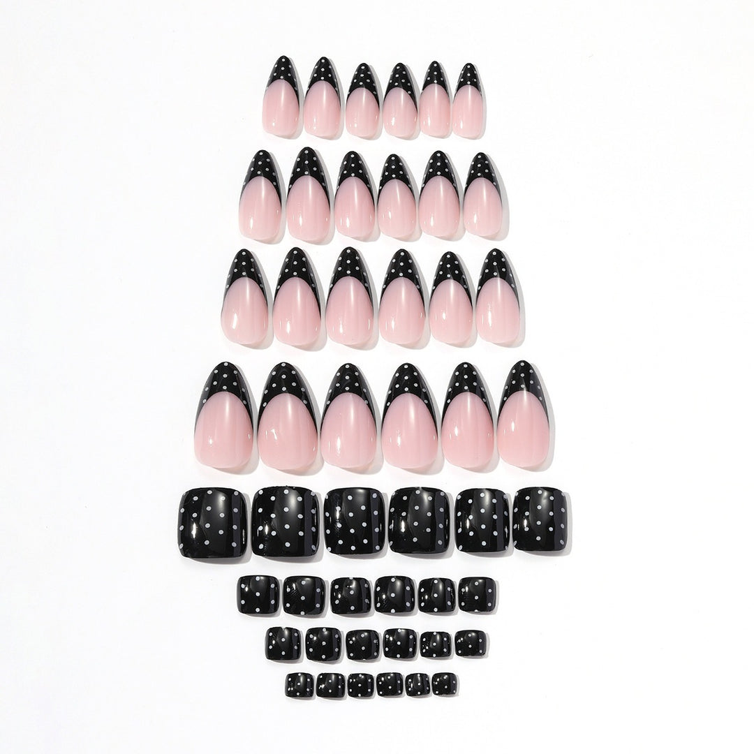 Glamorous artificial nails with unique design Stornfield