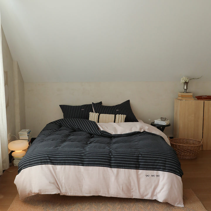 Reversible cotton satin bedding set with Vichy check and mushroom appliqué