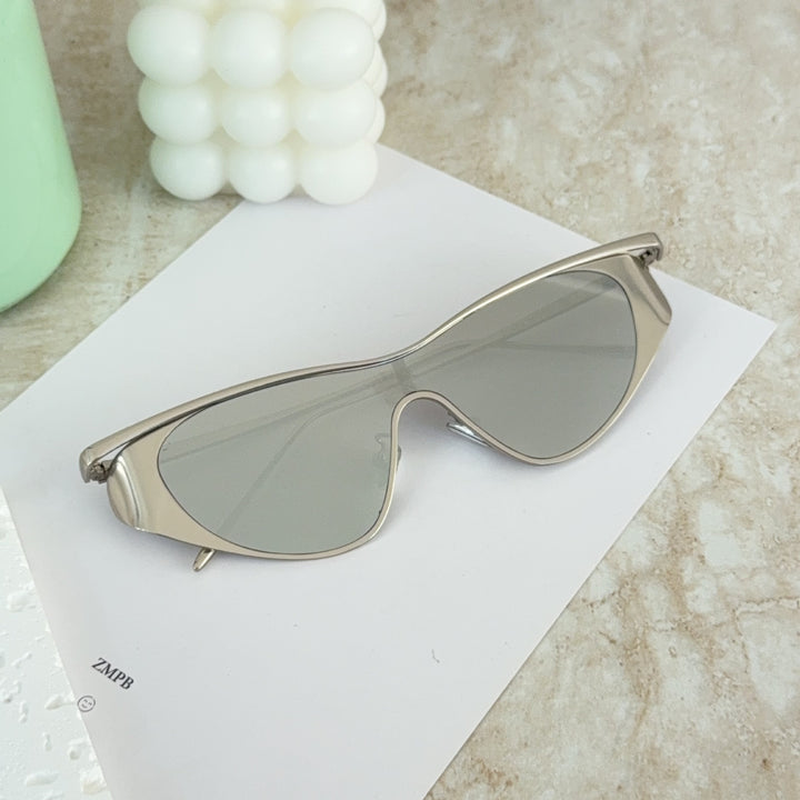 Fashion-Forward Shield Sunglasses Stornfield