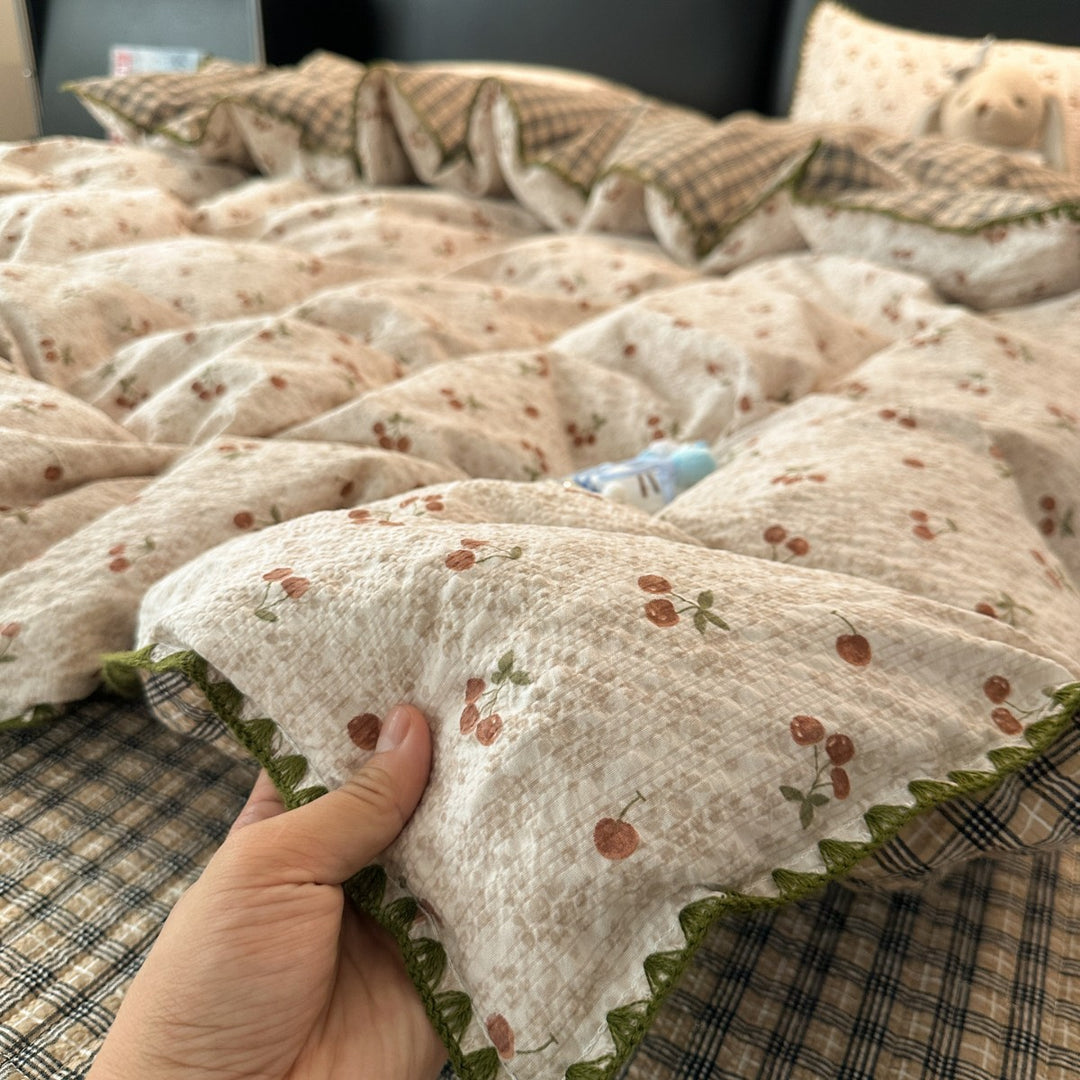 Quilted Floral Pattern Comforter Set
