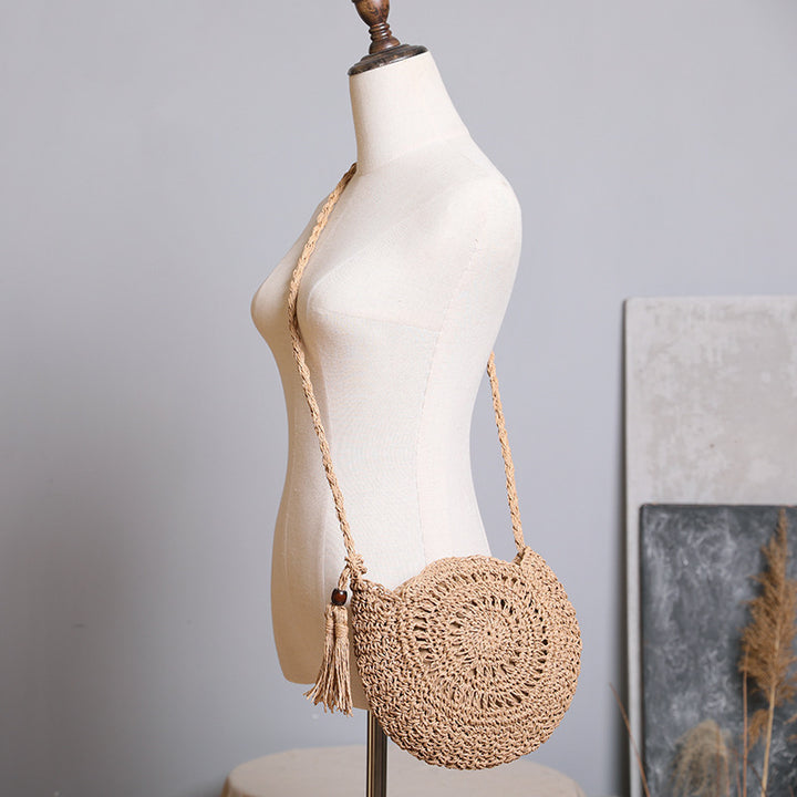 Round bag made of natural jute material with trendy fringe detail Stornfield