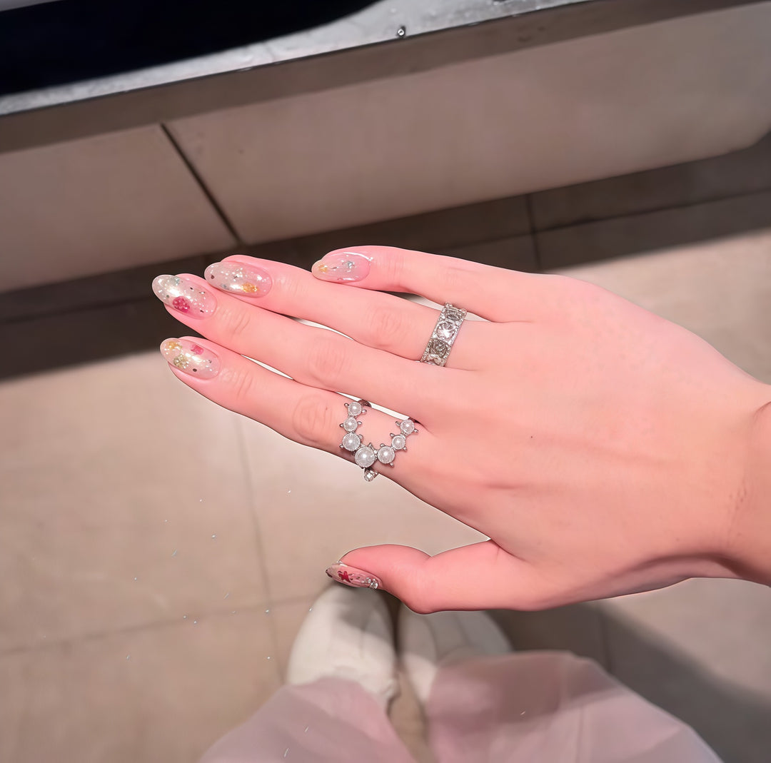Artificial nails with glamorous accents Stornfield