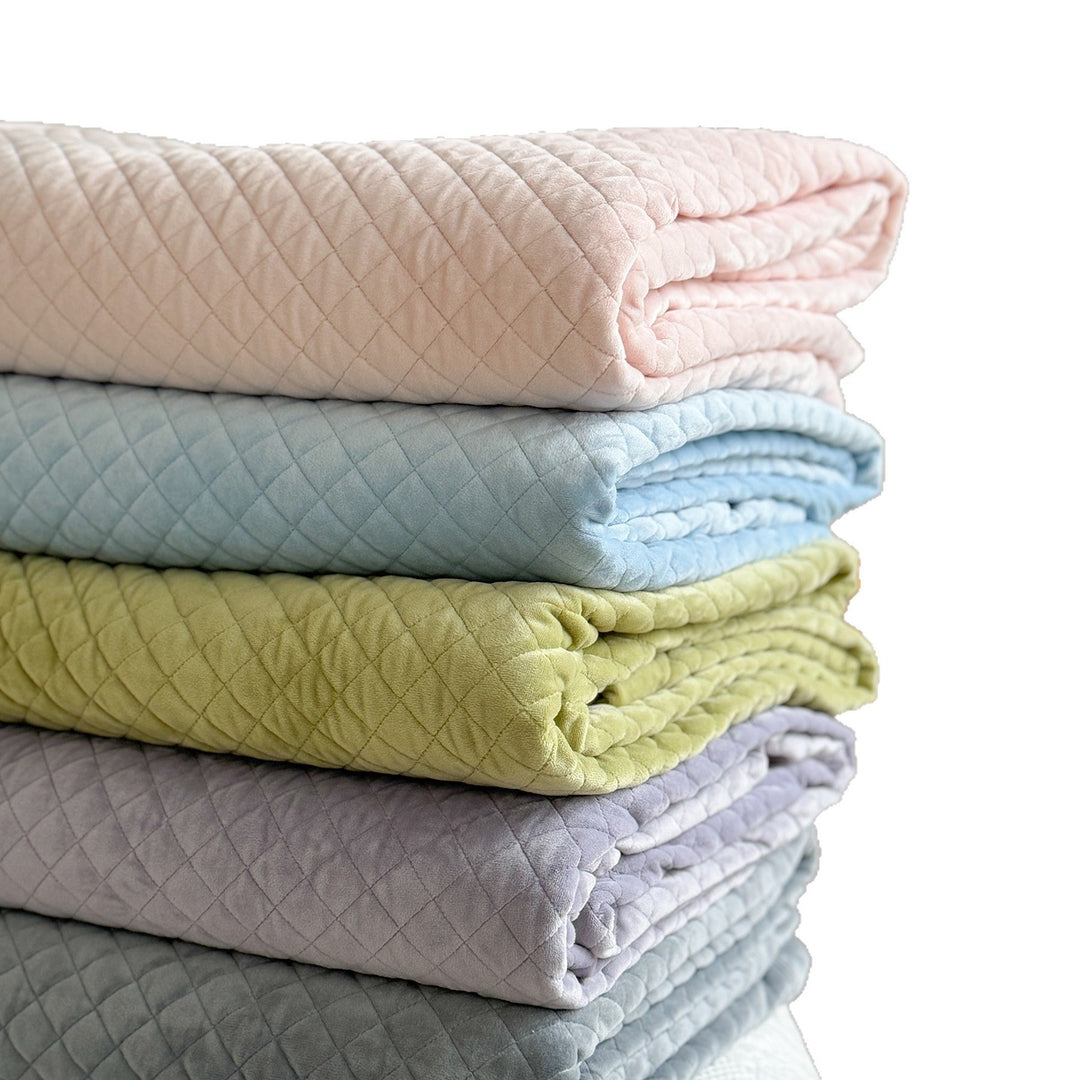 Diamond-Quilted Bedspread and Pillow Sham Set