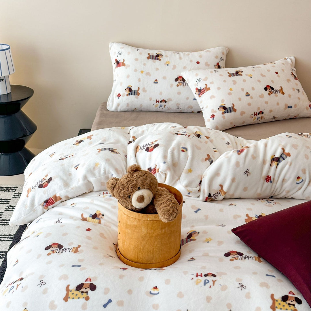 Reversible children's bedding set made of soft microfiber with cute bear and car print