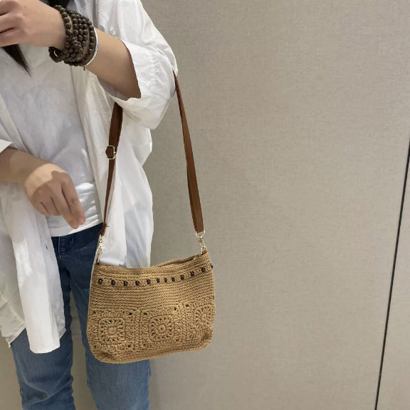 Fashionable crossbody bag with embroidery Stornfield