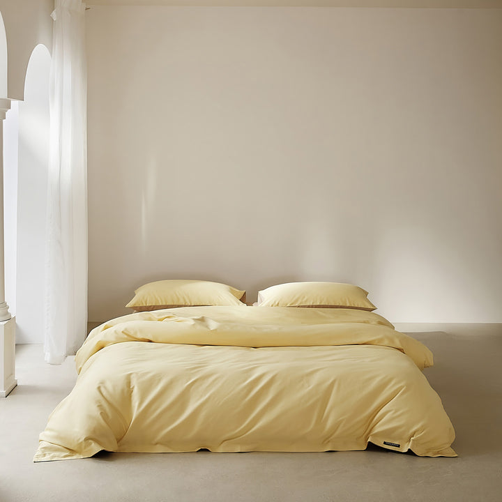 Cotton bedding set with satin finish and zipper