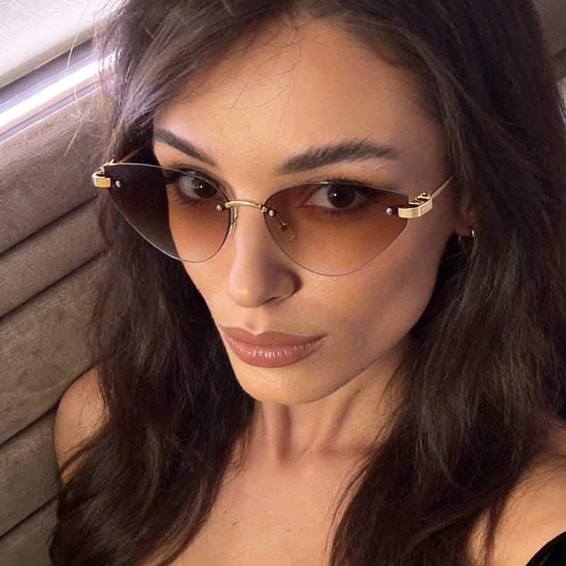 Women elegant Cat-Eye sunglasses with ultra-light metal frame Stornfield