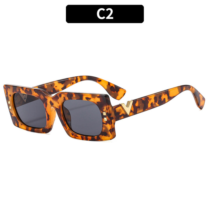 Retro-Inspired Geometric Frame Sunglasses