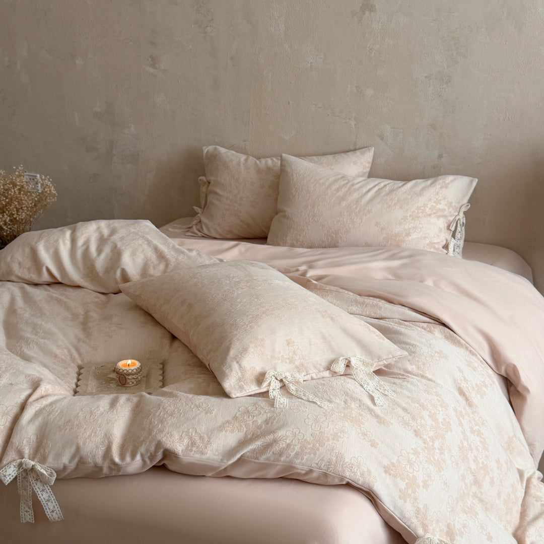 Luxurious bedding set made of cotton jacquard with lace ribbons