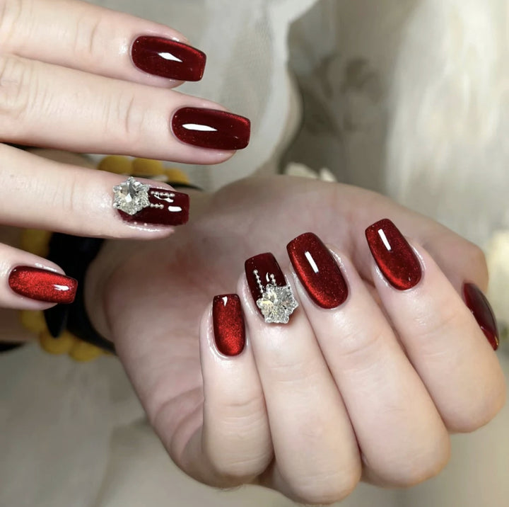 Artificial nail set with sparkling accents and glamorous design Stornfield