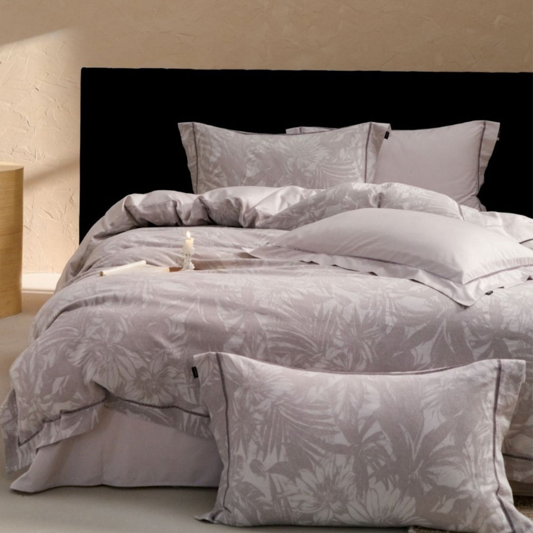 Duvet cover set made of fine cotton satin with a floral leaf pattern and subtle piping.