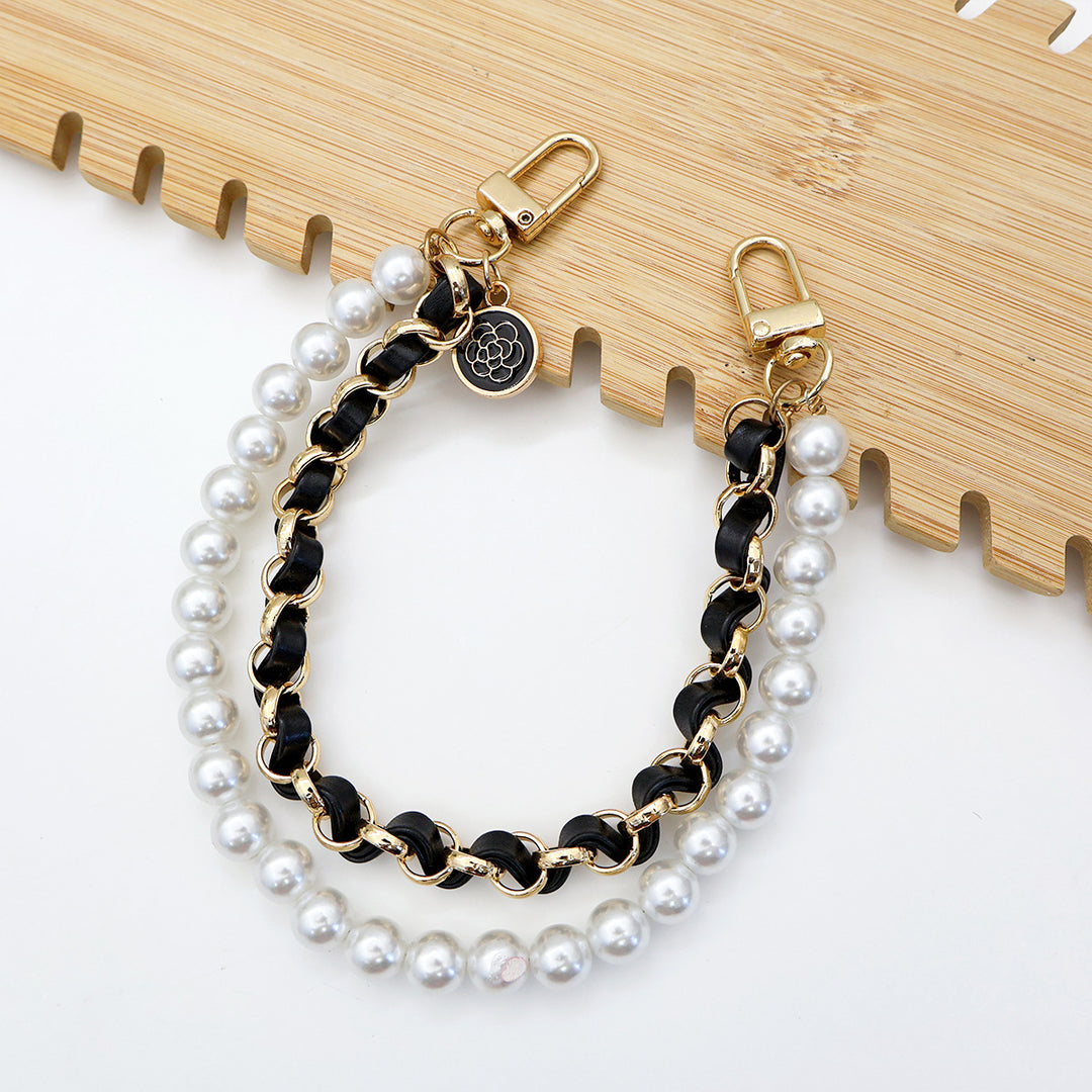 Chic Pearl-Chain Eyewear Holder Stornfield