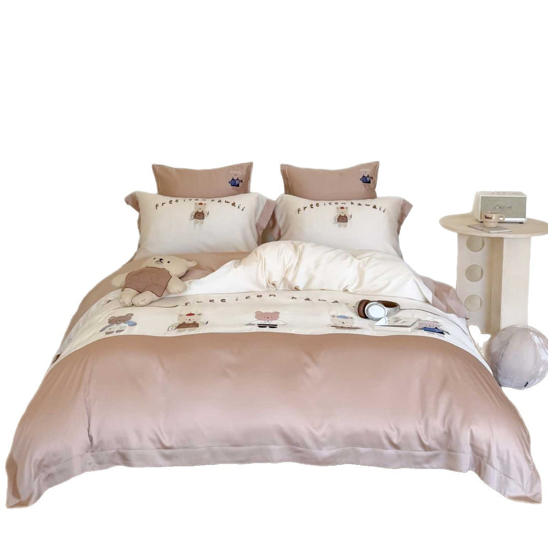 Cotton satin bedding set with embroidered bear appliqués and hotel closure