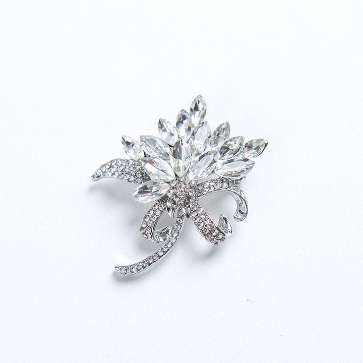Sparkling brooch with floral design Stornfield