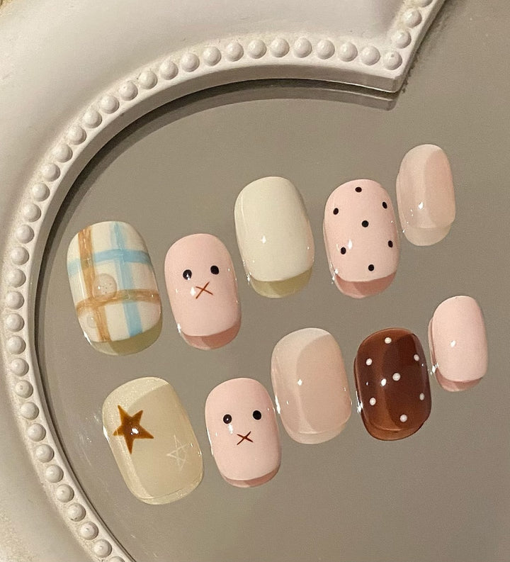 Artistic Press-On Nail Art Set with Star and Grid Designs