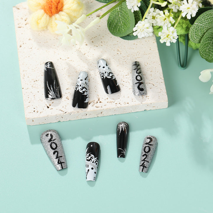 Artificial nails in elegant black and white design Stornfield
