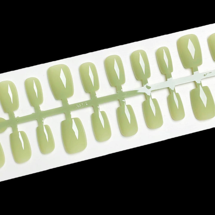 Glossy Press-On Nail Kit